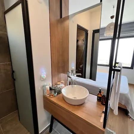 Apartmán Specially Designed W/private Garden&sea View