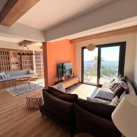 Specially Designed W/private Garden&sea View Apartmán