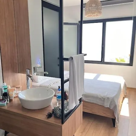 Specially Designed W/private Garden&sea View Apartmán